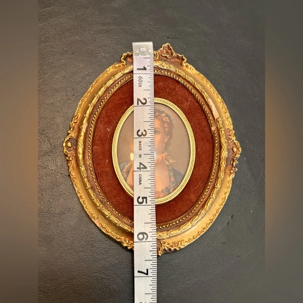 Vintage Gold Ornate Oval Frame Cameo Creation.